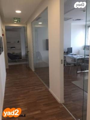 דרך מנחם בגין 11