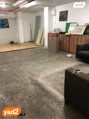 מחסנים, בורסה, רמת גן