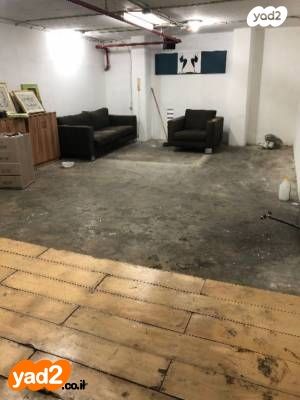 מחסנים, בורסה, רמת גן