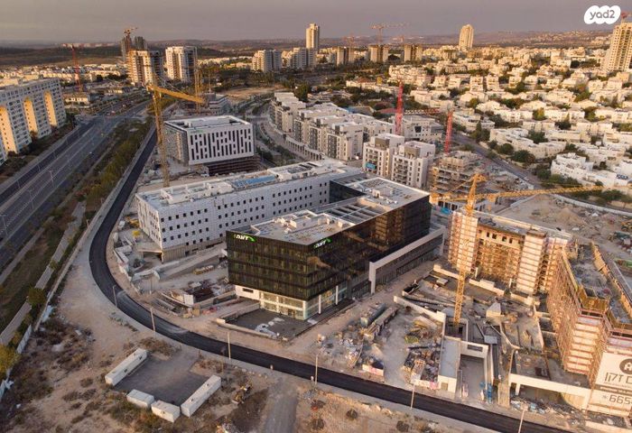 בניין משרדים, שדרות החשמונאים 1, שאר העיר, מודיעין מכבים רעות