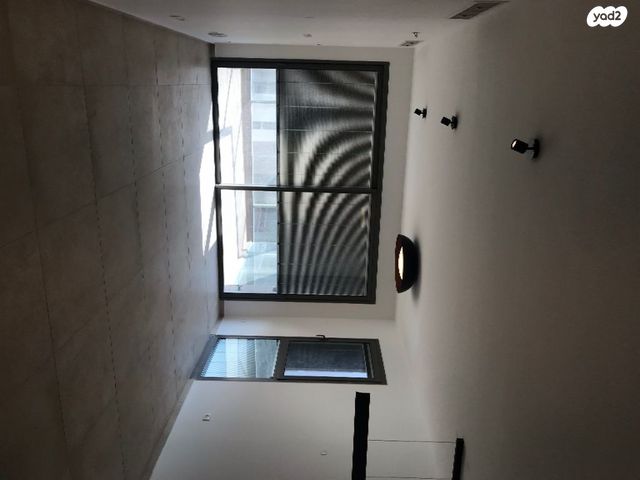 דירה, אריק איינשטיין, הרצליה ב', הרצליה