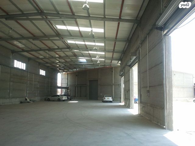 מבני תעשיה, אזור תעשיה ג, חולון