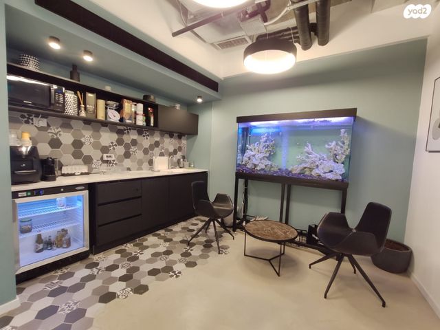 מונטיפיורי, הרכבת