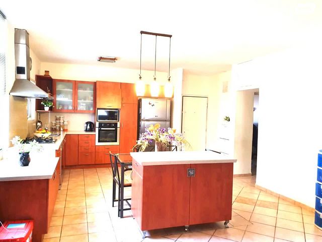 דירה, הרצליה