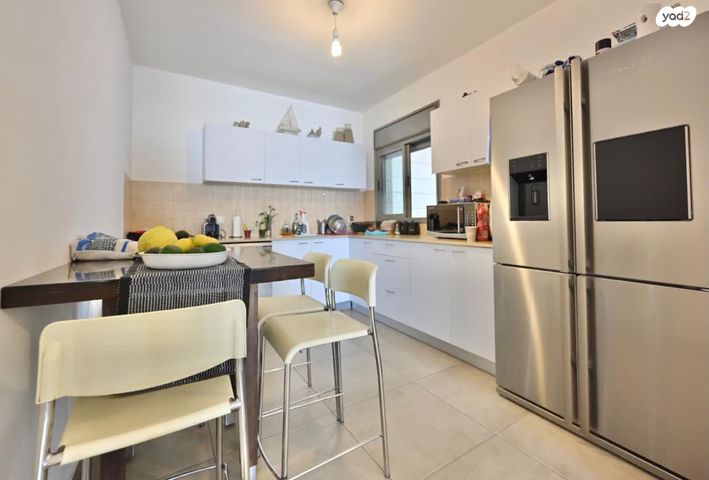 דירה, שושנה דמארי, הזמר העברי, כפר סבא