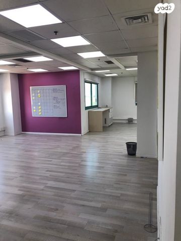 מבני תעשיה, אזור תעשיה נווה נאמן, הוד השרון