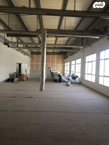 בניין משרדים, כפר סבא