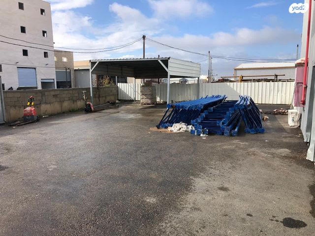 מחסנים, כפר קאסם, כפר קאסם