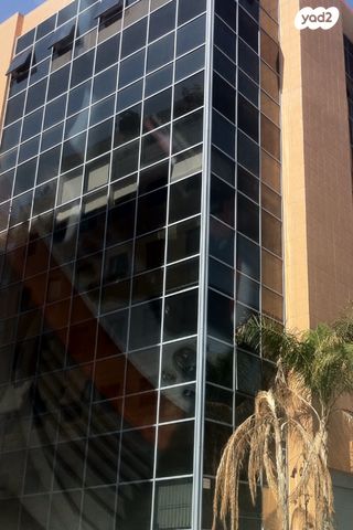 בניין משרדים, כפר סבא