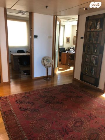 משרדים, בורסה, רמת גן