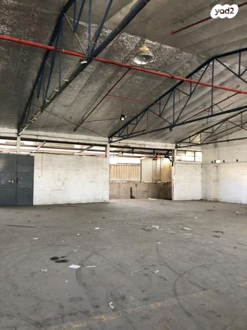 מבני תעשיה, אזור תעשיה ג, חולון