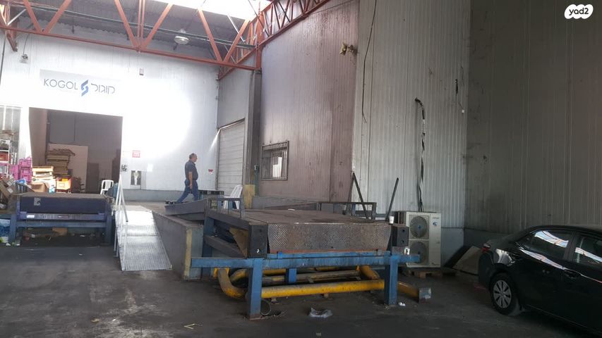 מחסנים, שאר העיר, בני ברק