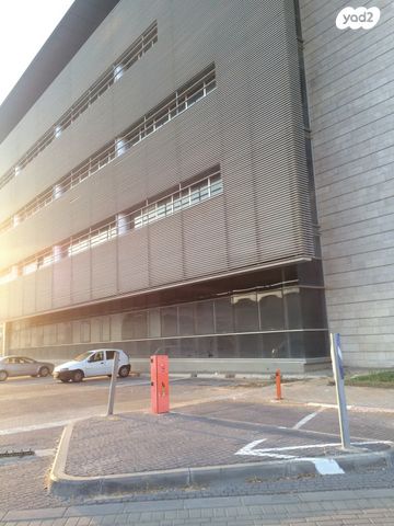 בניין משרדים, כפר סבא