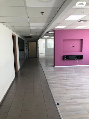 מבני תעשיה, אזור תעשיה נווה נאמן, הוד השרון