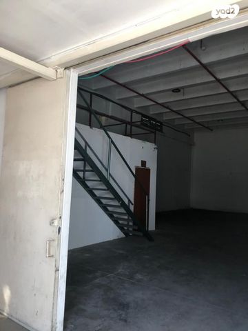 מחסנים, הקשת, יעלים, שוהם