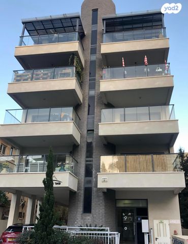 דירה, הרצליה