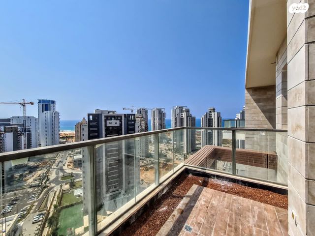 גג/ פנטהאוז, אריק לביא 18, עיר ימים, נתניה