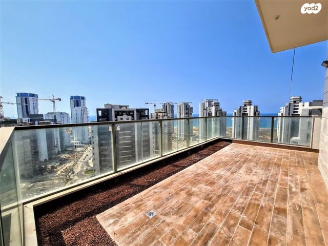 אריק לביא 18