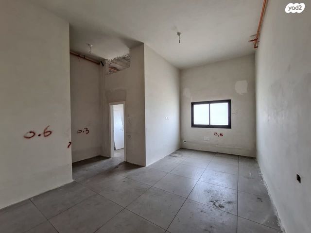 גג/ פנטהאוז, אריק לביא 18, עיר ימים, נתניה