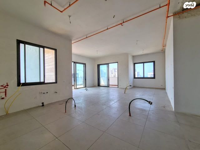 גג/ פנטהאוז, אריק לביא 18, עיר ימים, נתניה