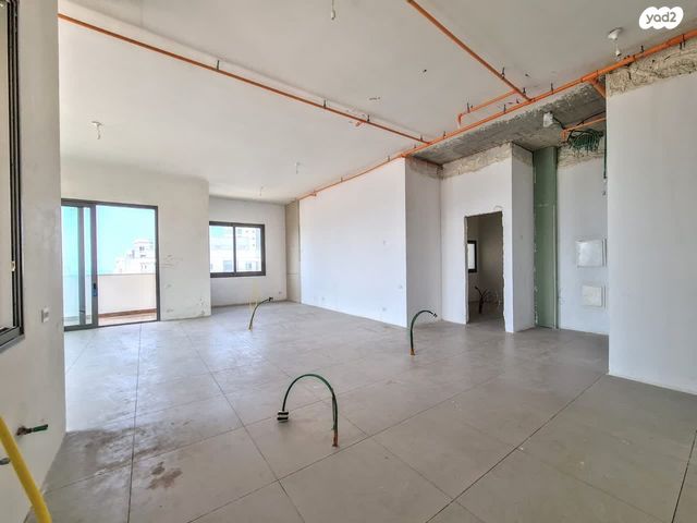 גג/ פנטהאוז, אריק לביא 18, עיר ימים, נתניה