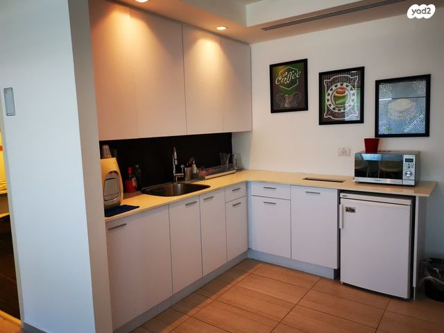 משרדים, דרך ששת הימים, בני ברק