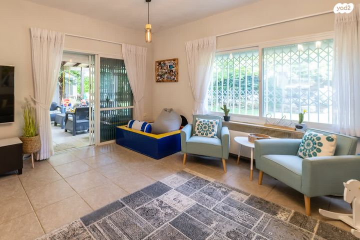 בית פרטי/ קוטג', אלה, כפר ורדים