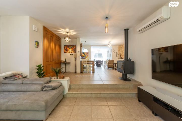 בית פרטי/ קוטג', אלה, כפר ורדים