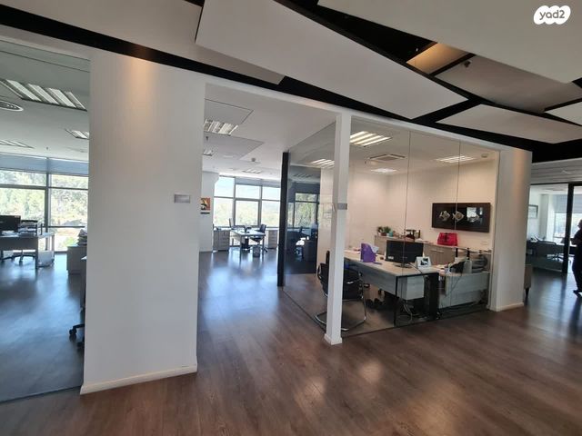 משרדים, מפעלי נחם הר טוב