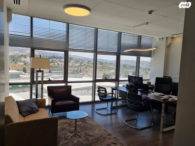 משרדים, מפעלי נחם הר טוב