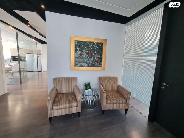 משרדים, מפעלי נחם הר טוב