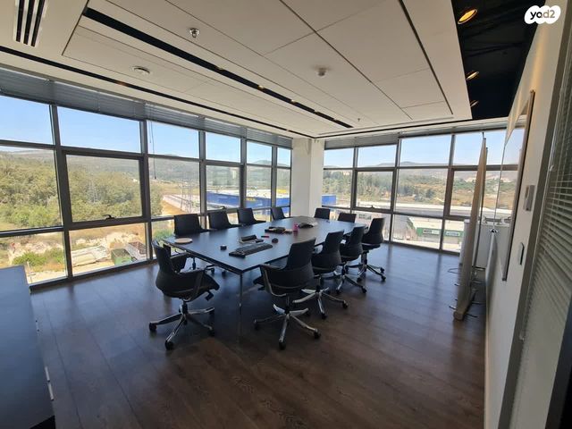 משרדים, מפעלי נחם הר טוב