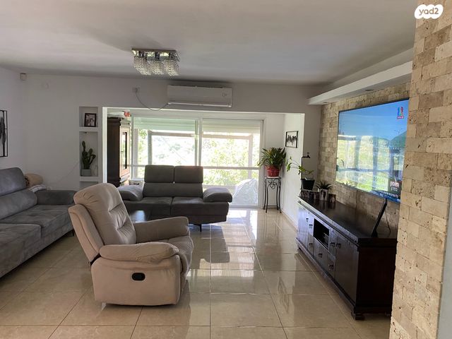 דו משפחתי, קרית טבעון