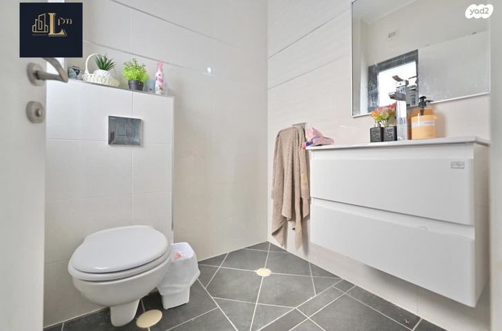 דירת גן, הרב זבולון גרז, רחובות הצעירה, רחובות