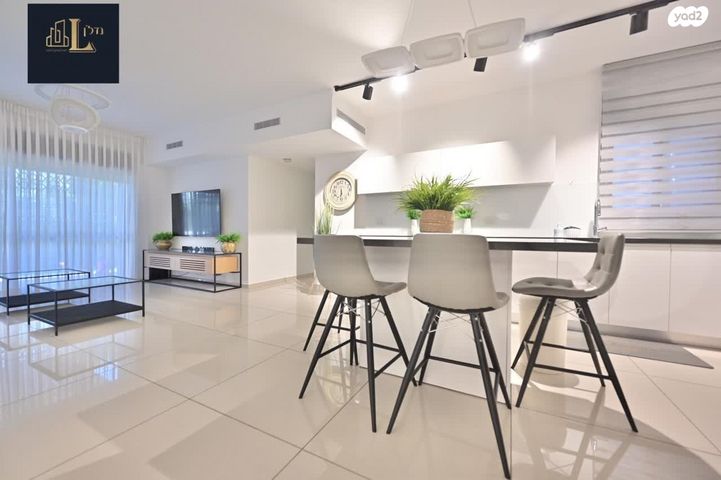 דירת גן, הרב זבולון גרז, רחובות הצעירה, רחובות