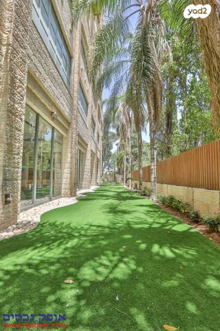 דירה, אהרון קרון, ראשונים, ראשון לציון