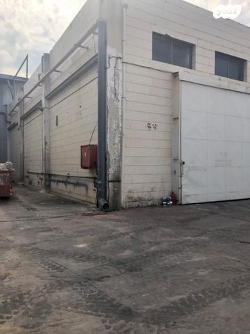 מחסנים, החריש, פארק תעשיות עמק חפר, פארק תעשיות עמק חפר