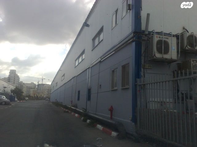 מחסנים, החריש, פארק תעשיות עמק חפר, פארק תעשיות עמק חפר