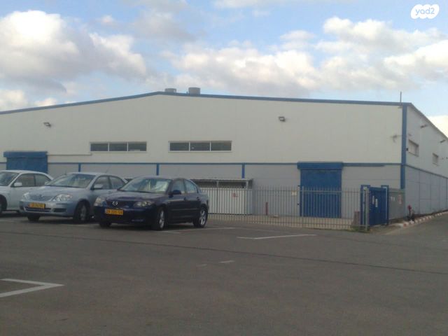 מחסנים, החריש, פארק תעשיות עמק חפר, פארק תעשיות עמק חפר