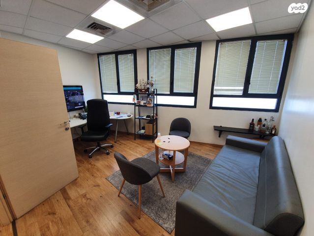 משרדים, קהילת ניו יורק, התקוה, בית יעקב, נווה צה"ל, תל אביב יפו