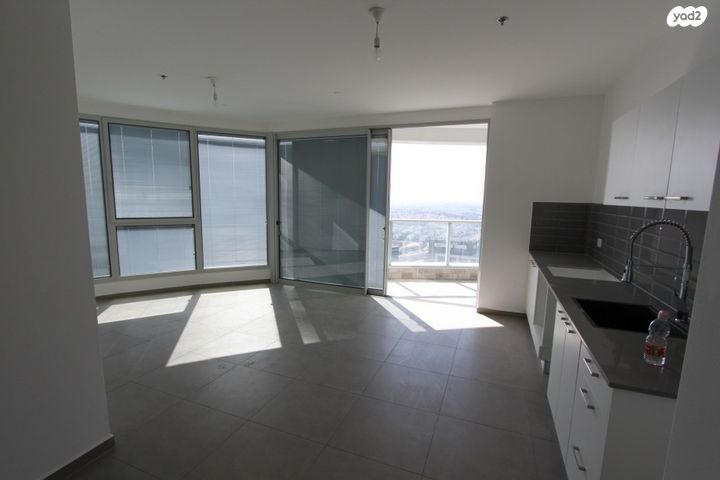 דירה, גרציאני יצחק, גני שרונה, קרית הממשלה, תל אביב יפו