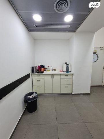 חנויות/ שטח מסחרי, שדרות מנחם בגין 80, עפולה