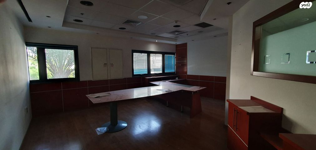 משרדים, פנחס ספיר, נס ציונה