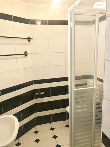 בניין מגורים, שוק תלפיות, חיפה