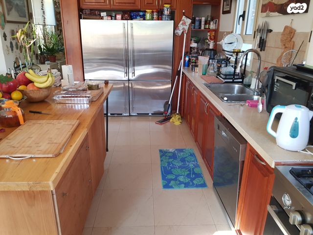 דו משפחתי, קיסריה