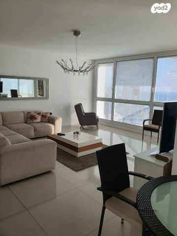 גג/ פנטהאוז, דוד המלך 8, צפון מערב מרכז העיר, נתניה