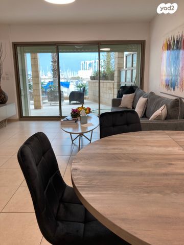 סאבלט, מרינה, הרצליה