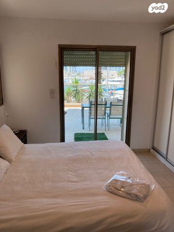 סאבלט, מרינה, הרצליה