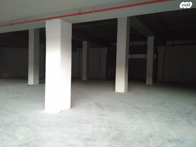 מבני תעשיה, מפעלי נחם הר טוב