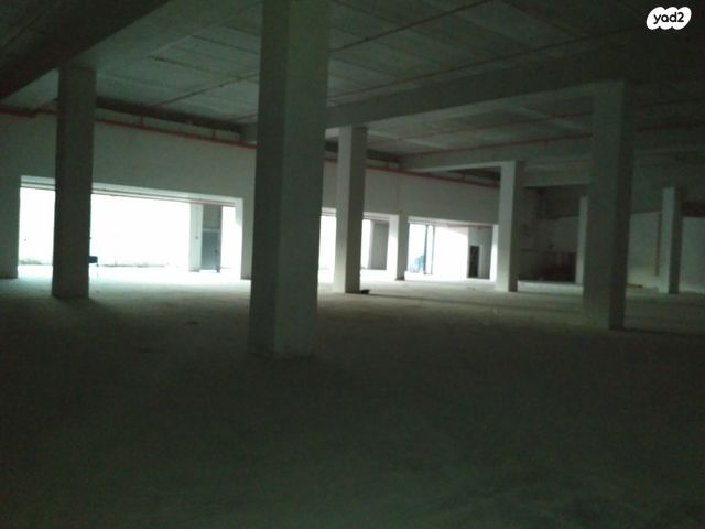 מבני תעשיה, מפעלי נחם הר טוב